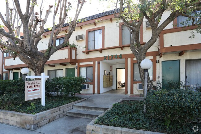 Foto del edificio - Churchill Court Apartments