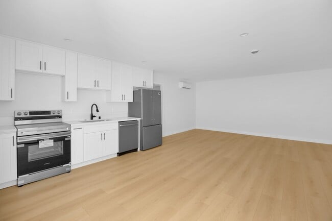 Building Photo - 3 Bedroom, 2 Bathroom Home – Near CSULB