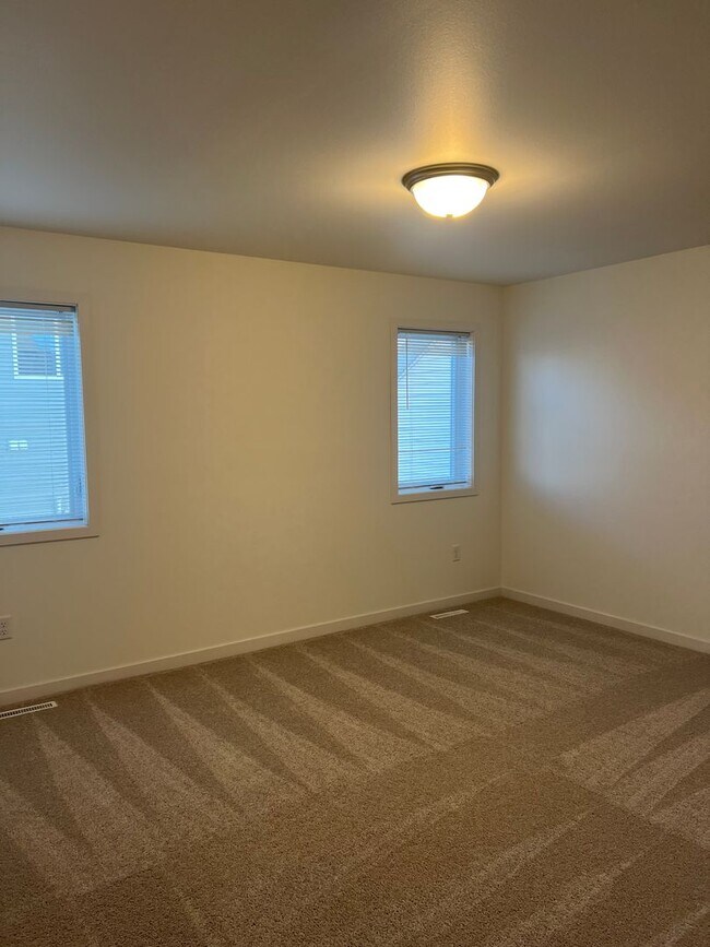 Building Photo - New 3 Bedroom/2.5 Bathroom House - Rent Wi...