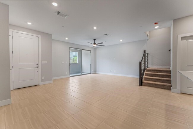 Building Photo - Charming 3BR Townhome in Las Vegas