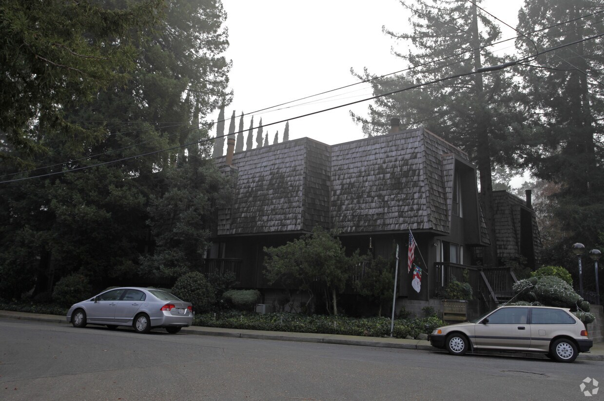 Primary Photo - 3639 Walnut St