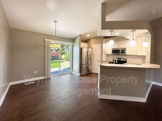 Foto del edificio - 1450 W St Patrick St