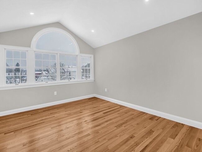 Building Photo - 97 Great Rd