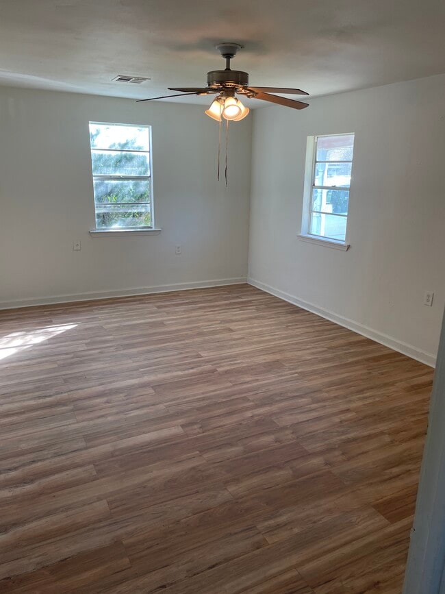 Foto del edificio - 1117 Evergreen Dr