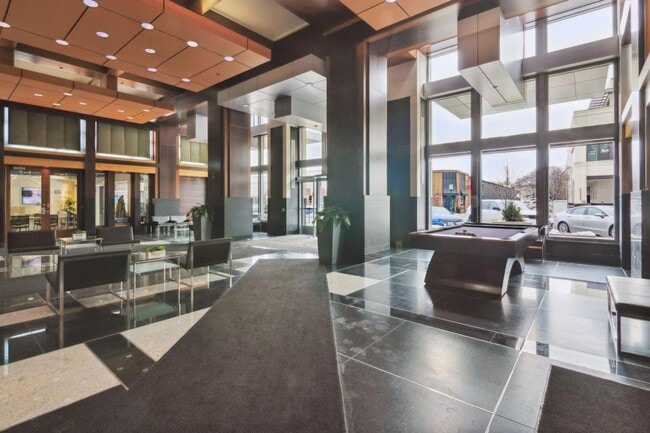 Foto del edificio - 411 S Old Woodward Ave