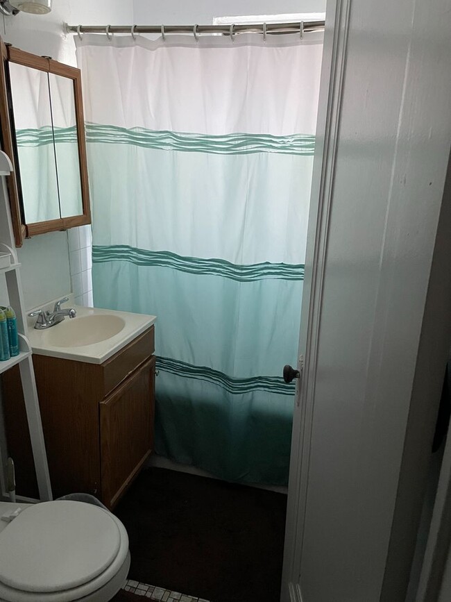 Foto del edificio - CUTE BRICKTOWN 1BED W/ TONS OF LIGHT!