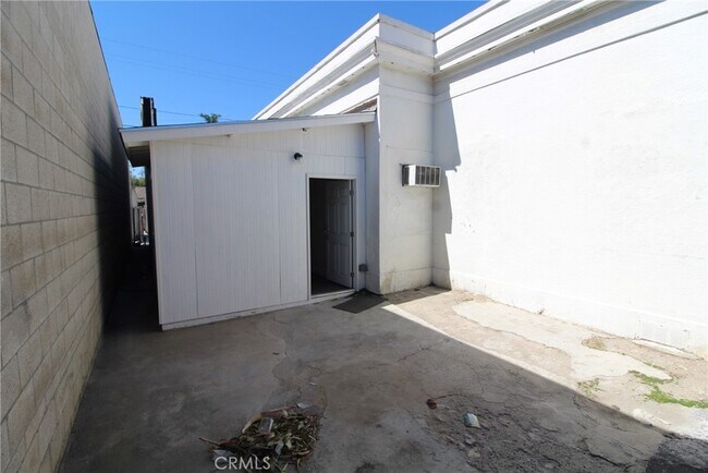 Foto del edificio - 705 N Anaheim Blvd