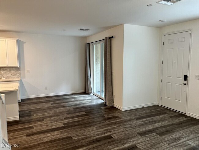 Foto del edificio - 7360 N Decatur Blvd