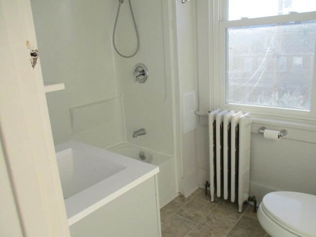 Building Photo - 924 Beaver Rd