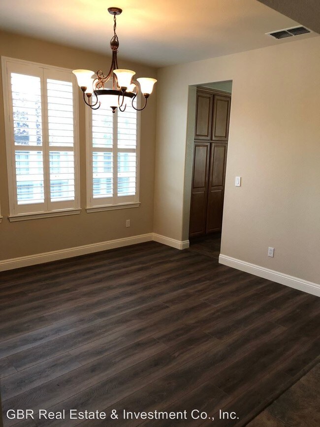 Building Photo - 4 br, 2.5 bath House - 1720 Langholm Way