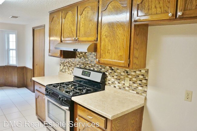 Building Photo - 600 Ash Ln