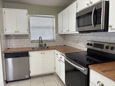 Foto del edificio - 4640 Lucerne Lakes Blvd W