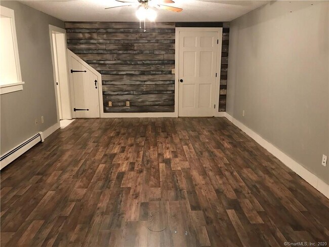 Foto del edificio - 76 Parmalee Hill Rd