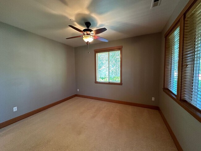 Foto del edificio - 1961 Nelson St