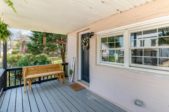 Building Photo - 8 Carneal St