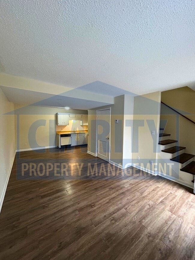 Building Photo - Two bedroom apartment! Great location!