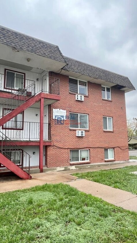 Primary Photo - 1080 S Eliot St