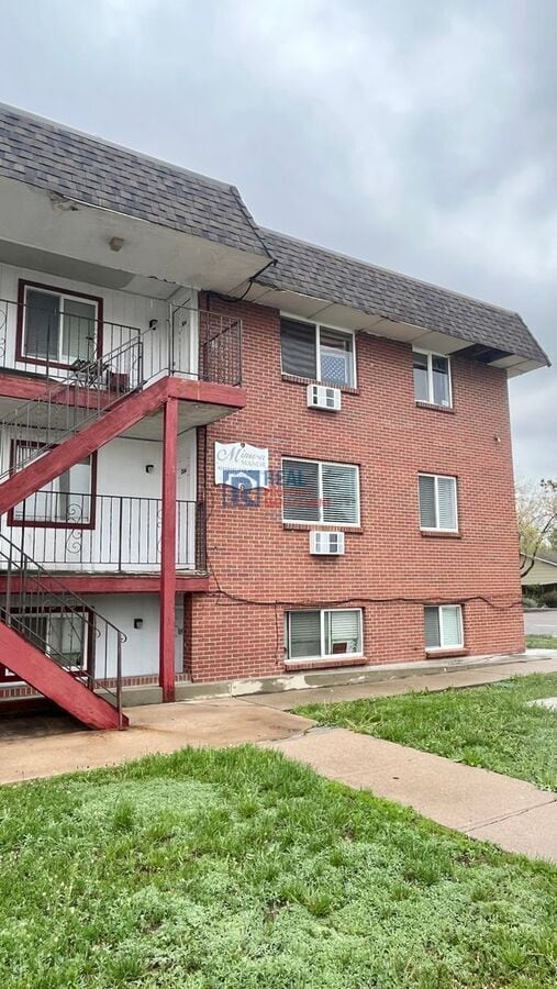 Building Photo - 1080 S Eliot St