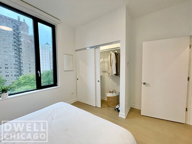 Foto del edificio - 5557 N Sheridan Rd