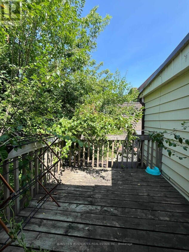 Photo principale - 557-557 Markham St