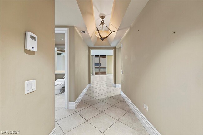 Building Photo - 2877 Paradise Rd