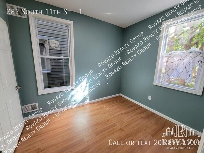Foto del edificio - 382 South 11th St- 3 bedroom in Newark