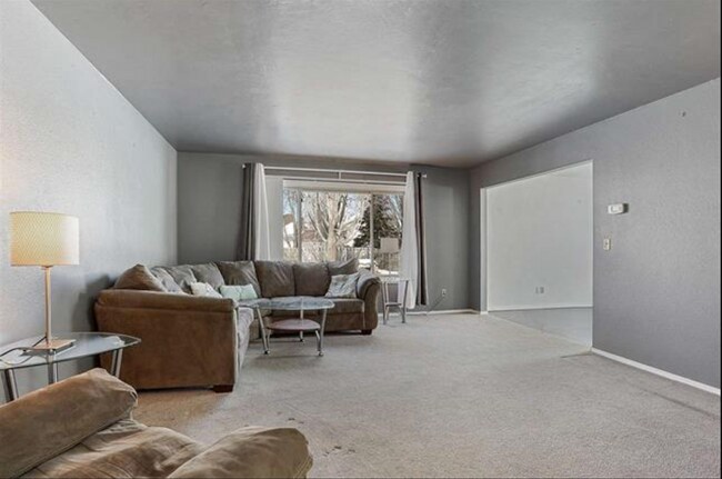 Building Photo - 2165/2167 Allouez Ave
