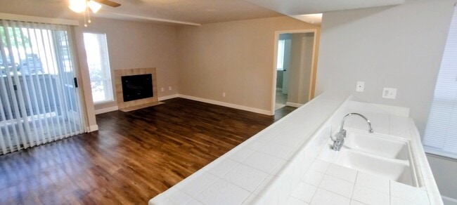 Building Photo - Capitol View Apartments