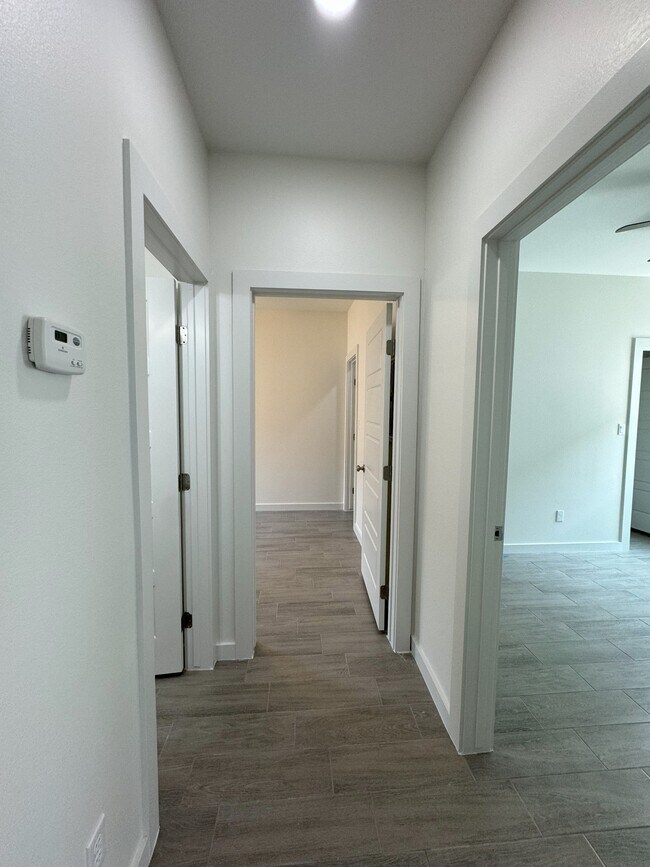 Foto del edificio - 1308 W Platinum Dr