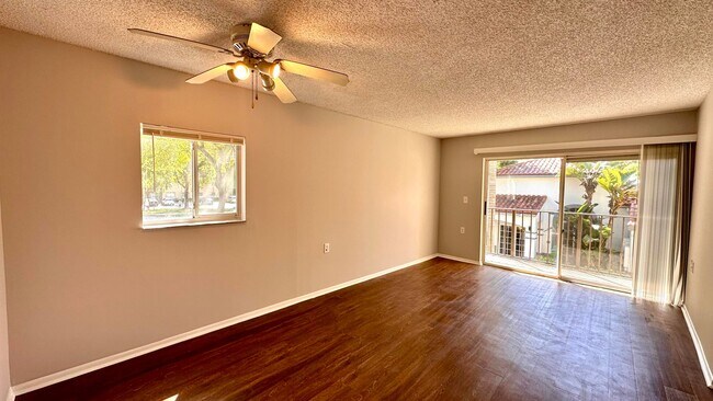 Foto del edificio - 1089 N Benoist Farms Rd