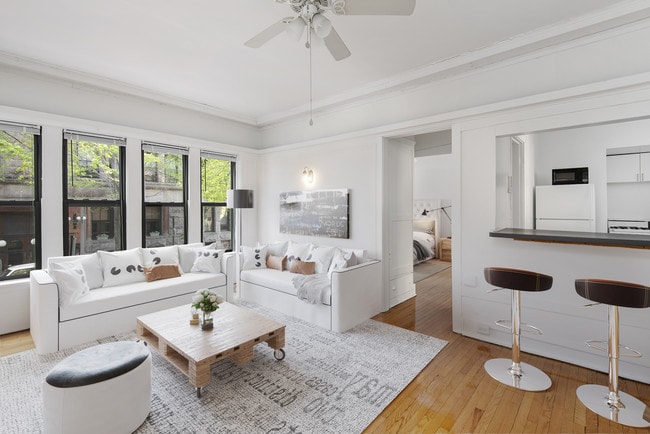 430 - 446 W. Diversey - 1 BD Living Room - 430-446 W. Diversey