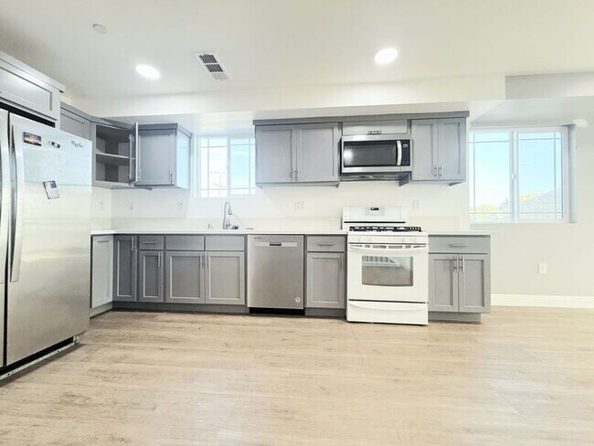 Foto del edificio - 1731 E 68th St