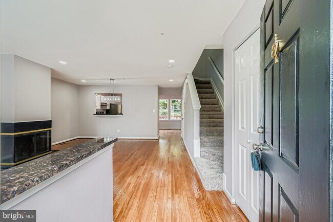 Foto del edificio - 493 Ashton Ln