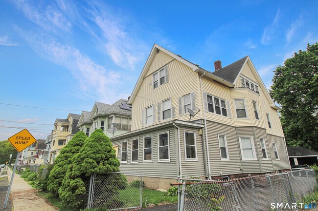 Building Photo - 32 Lenox St