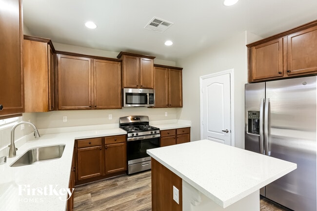 Foto del edificio - 6753 Crystal Run Ln