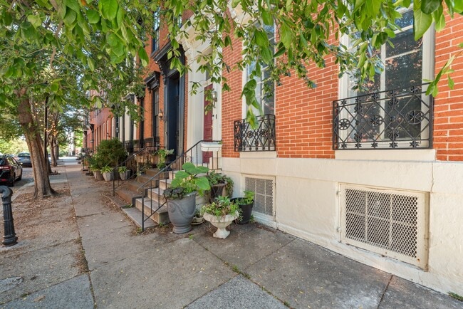 Foto del edificio - 239 W Lafayette Ave