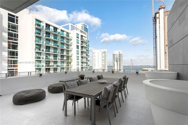 Foto del edificio - 350 NE 24th St