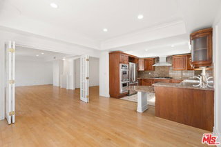 Foto del edificio - 11723 Mayfield Ave
