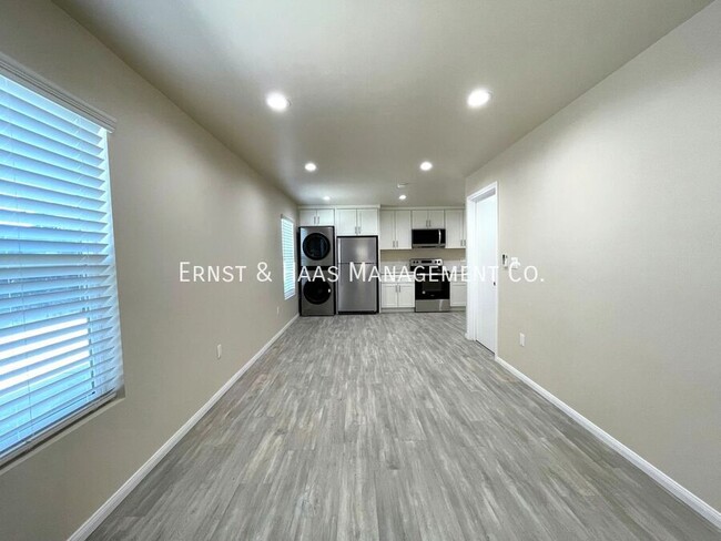 Building Photo - 15134 S Frailey Ave
