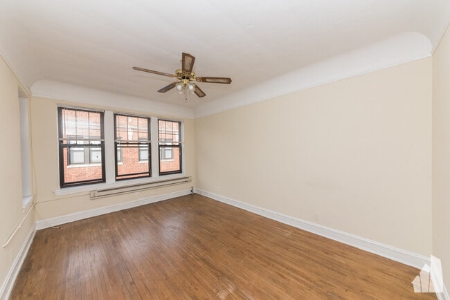 Building Photo - 4407 N Wolcott Ave