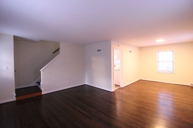 Building Photo - November FREE On This 2 Bedroom 1 Bath Dup...