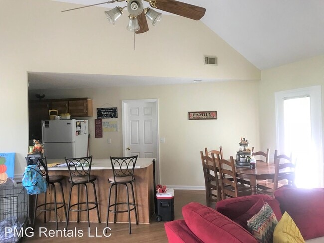 Building Photo - 2 br, 2 bath House - 201 Shuman Dr.