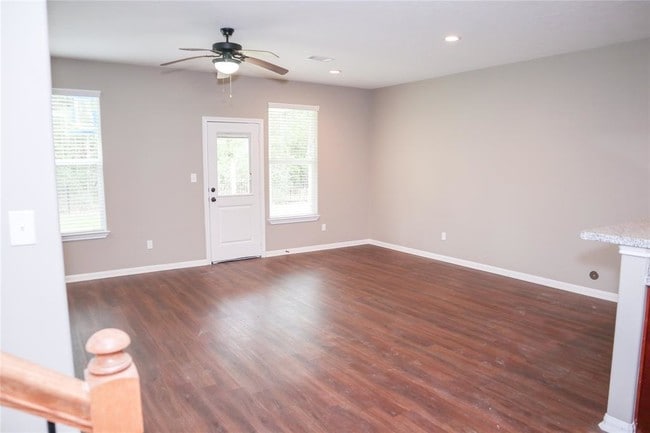 Building Photo - 114 Artesian Way
