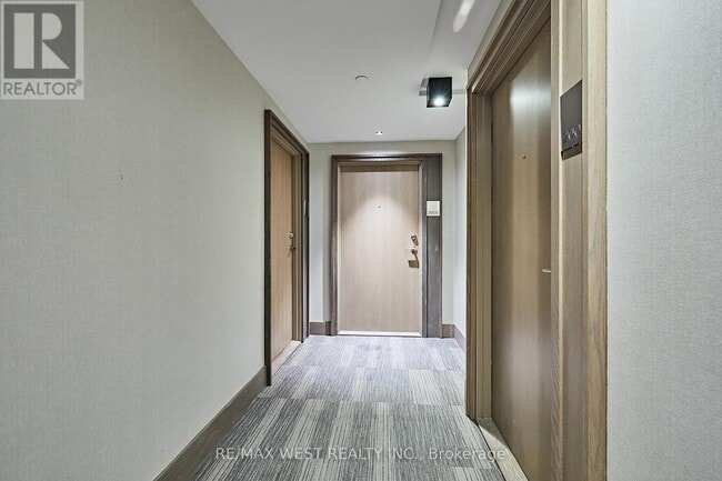 Building Photo - 1255 Bayly St