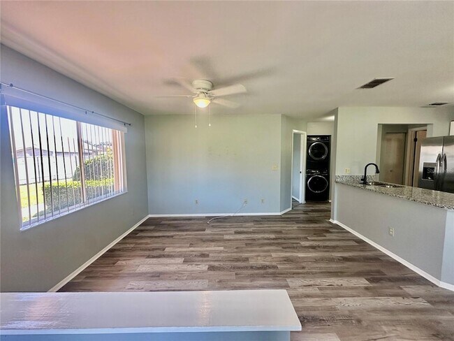 Foto del edificio - 7903 Waterview Way