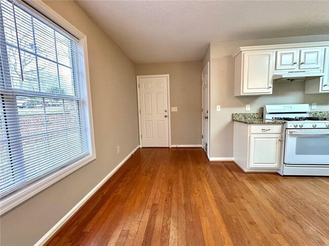 Foto del edificio - 7080 Shady Oak Ln