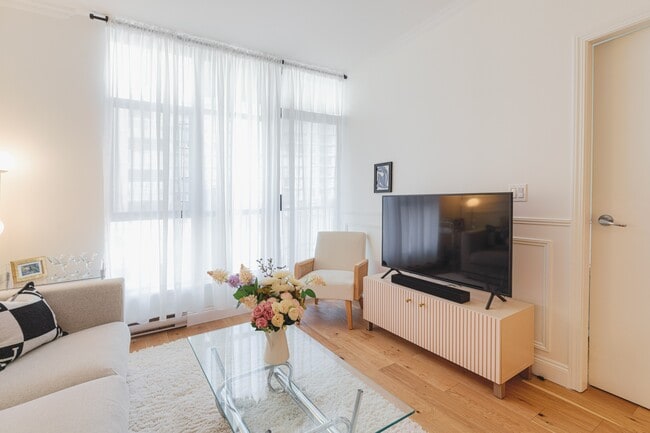 Building Photo - 1249 Granville St