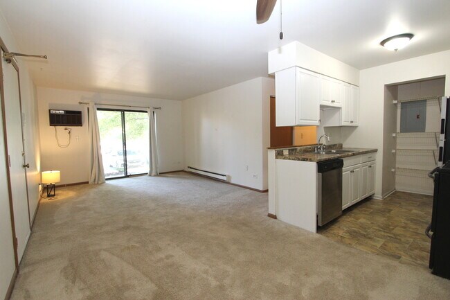 Building Photo - 627 S Virginia Rd