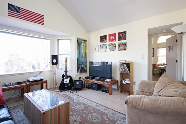 Building Photo - 602 Cabell Ave