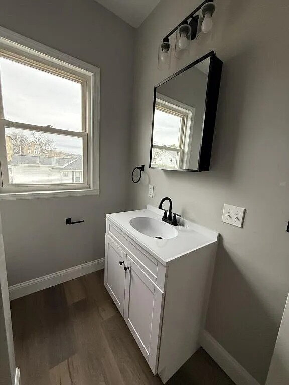 Foto del edificio - This stunning apartment on the 3rd floor boasts 3 bedrooms, 1 bathroom.